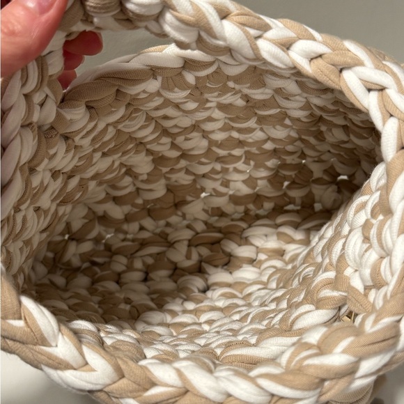 5/$25 Hand woven handbag - Picture 5 of 6